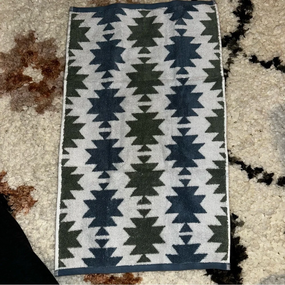 NEW Wrangler Bath Towels White with Sage and Blue Aztec Design 4 Bath & 2 Hand